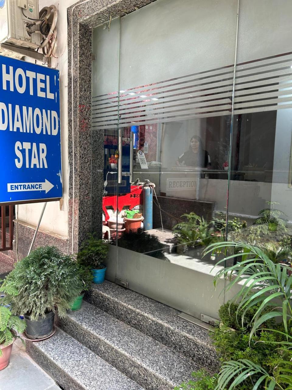 Hotel Diamond Star New Delhi Buitenkant foto